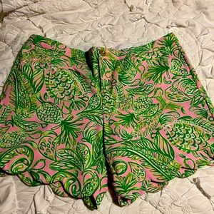 Lilly Pulitzer scallop short